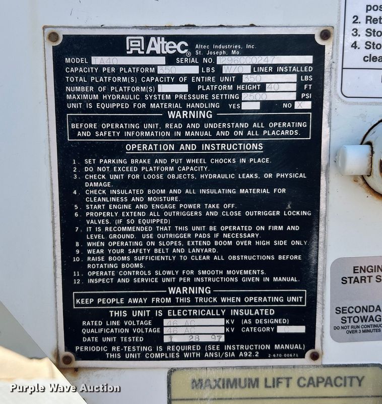 image for item ET3487 1997 International 4700 forestry bucket truck