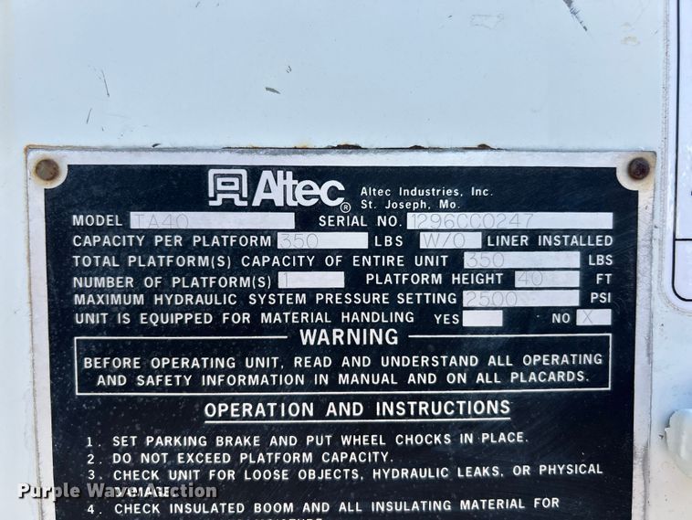 image for item ET3487 1997 International 4700 forestry bucket truck