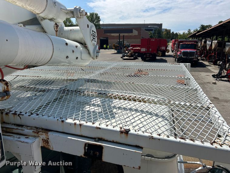 image for item ET3487 1997 International 4700 forestry bucket truck