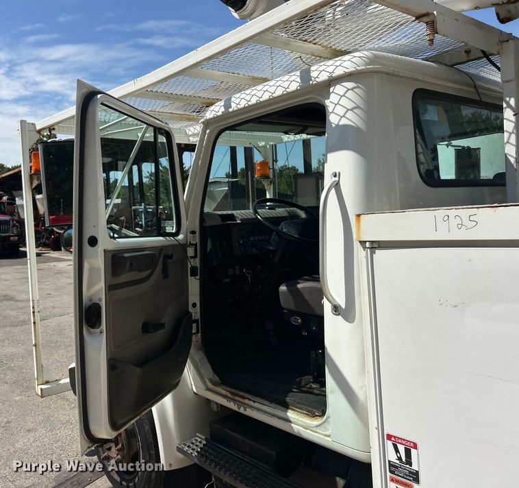 image for item ET3487 1997 International 4700 forestry bucket truck