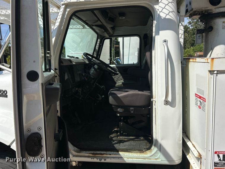 image for item ET3487 1997 International 4700 forestry bucket truck