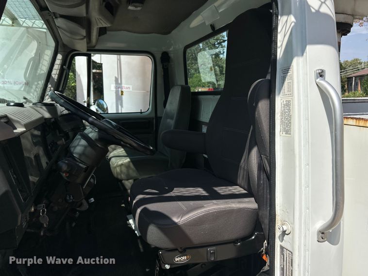 image for item ET3487 1997 International 4700 forestry bucket truck