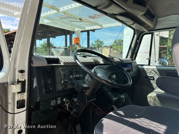 image for item ET3487 1997 International 4700 forestry bucket truck