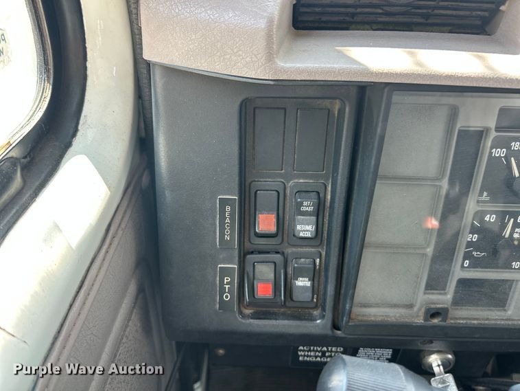 image for item ET3487 1997 International 4700 forestry bucket truck