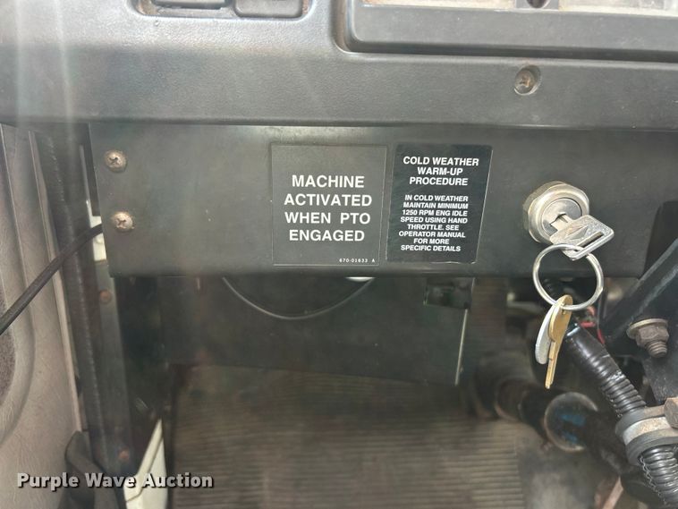 image for item ET3487 1997 International 4700 forestry bucket truck