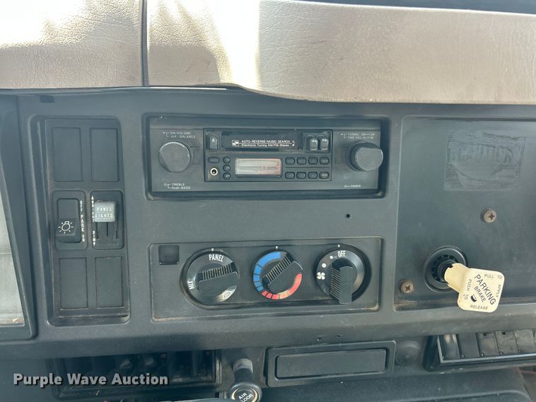 image for item ET3487 1997 International 4700 forestry bucket truck