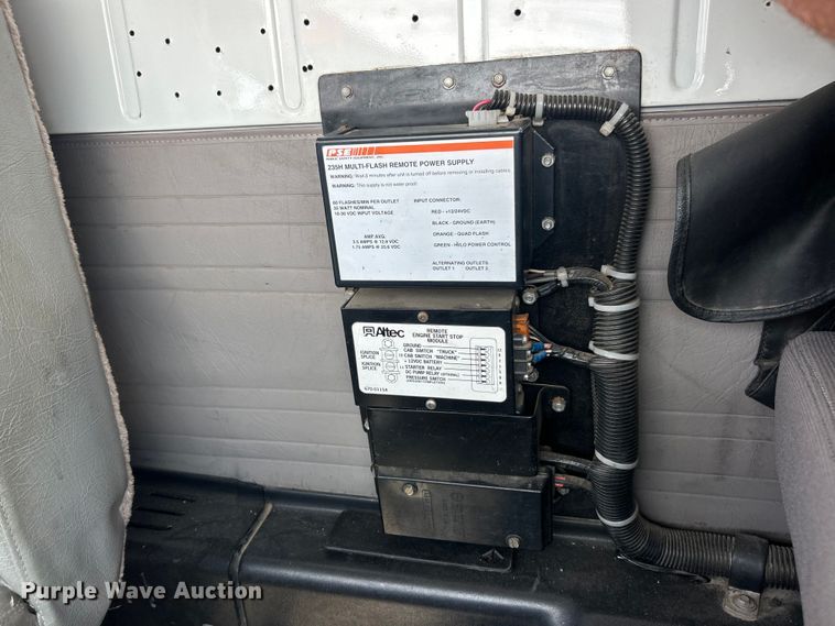 image for item ET3487 1997 International 4700 forestry bucket truck