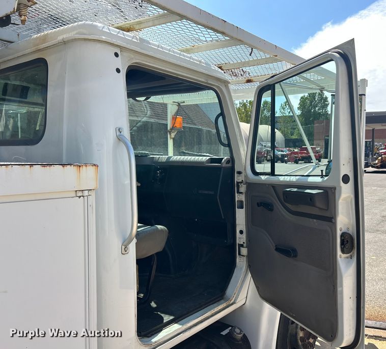 image for item ET3487 1997 International 4700 forestry bucket truck