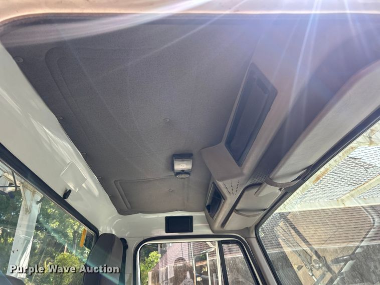 image for item ET3487 1997 International 4700 forestry bucket truck