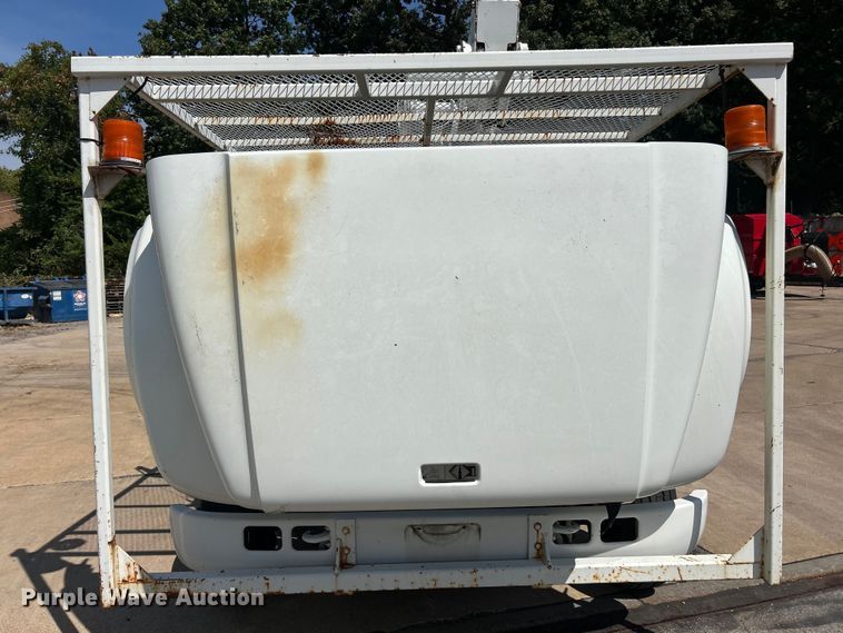 image for item ET3487 1997 International 4700 forestry bucket truck