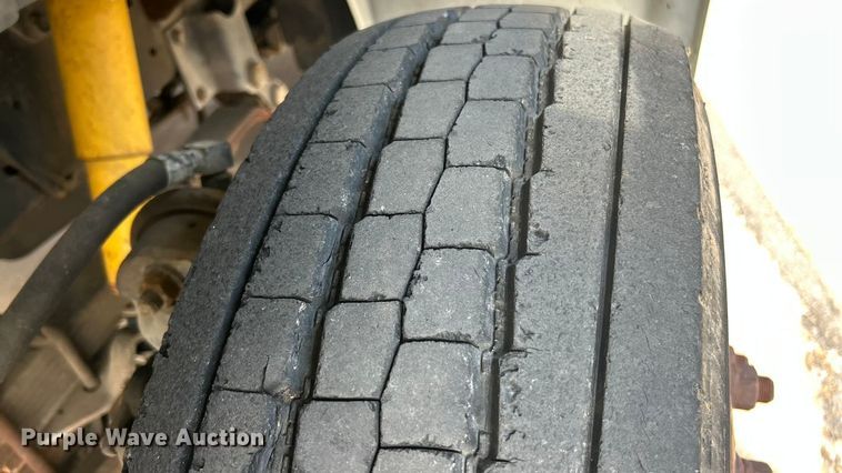 image for item ET3487 1997 International 4700 forestry bucket truck