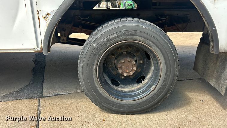 image for item ET3487 1997 International 4700 forestry bucket truck