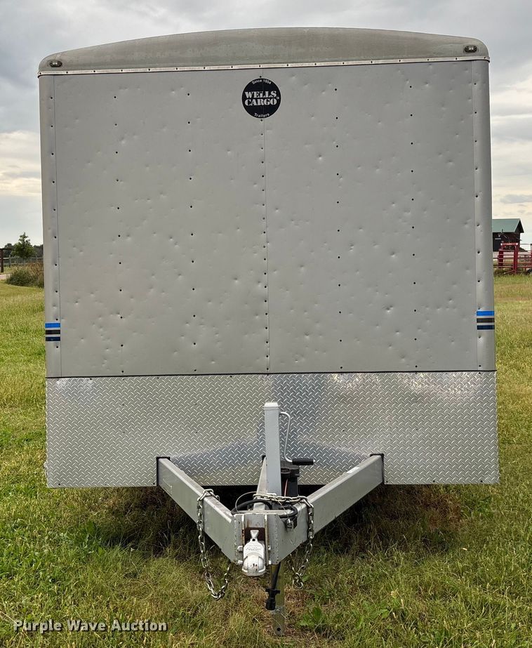 image for item ET4627 2004 Wells Cargo enclosed cargo trailer