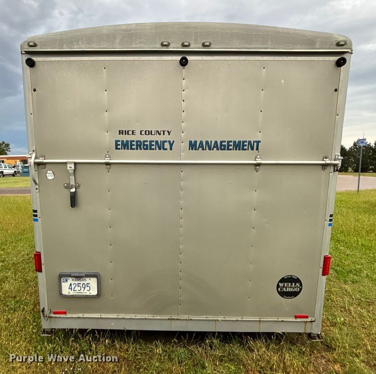 image for item ET4627 2004 Wells Cargo enclosed cargo trailer