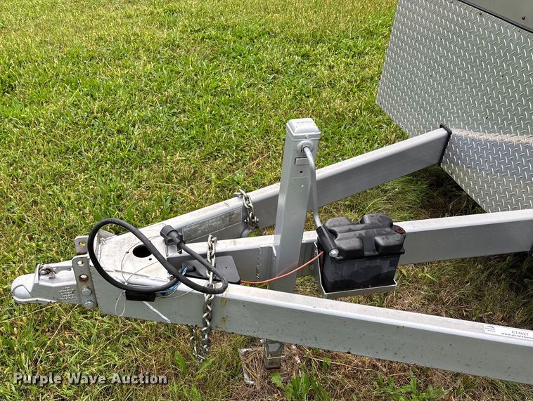 image for item ET4627 2004 Wells Cargo enclosed cargo trailer