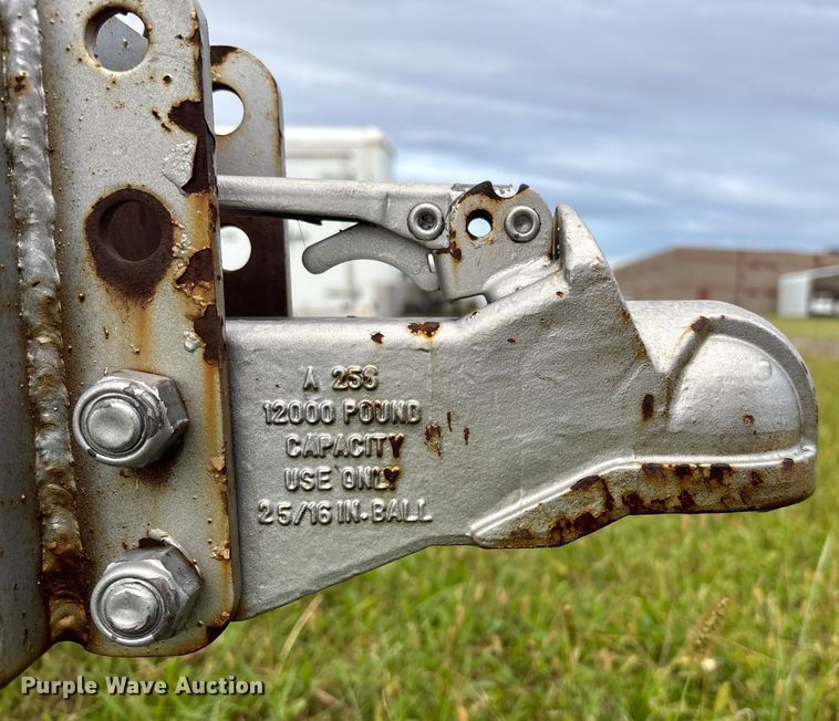 image for item ET4627 2004 Wells Cargo enclosed cargo trailer