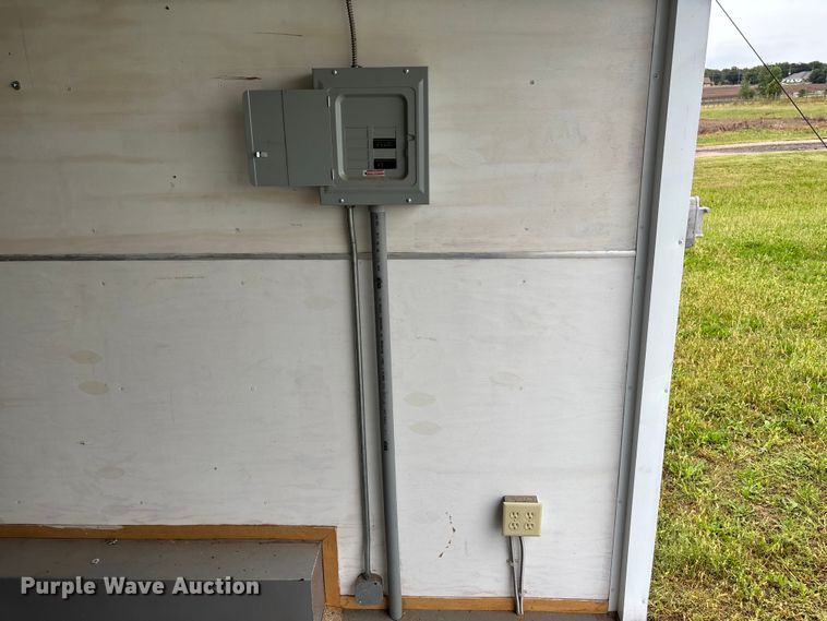 image for item ET4627 2004 Wells Cargo enclosed cargo trailer