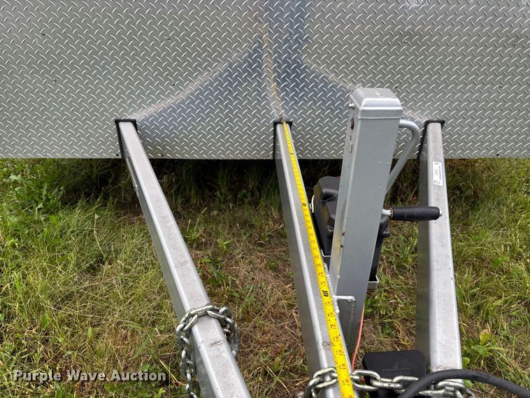 image for item ET4627 2004 Wells Cargo enclosed cargo trailer