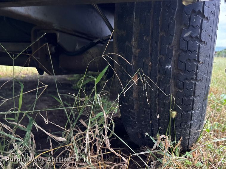 image for item ET4627 2004 Wells Cargo enclosed cargo trailer