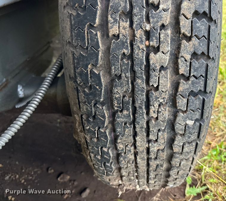 image for item ET4627 2004 Wells Cargo enclosed cargo trailer