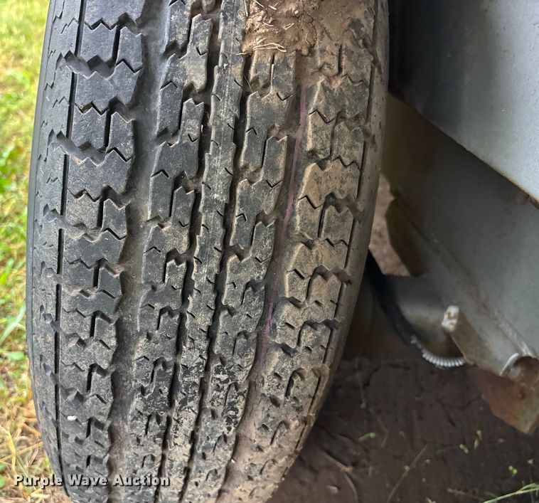 image for item ET4627 2004 Wells Cargo enclosed cargo trailer