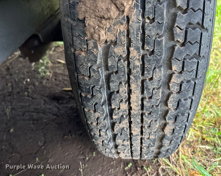 image for item ET4627 2004 Wells Cargo enclosed cargo trailer