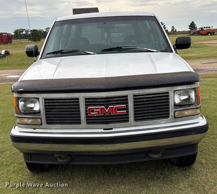 image for item ET4628 1992 GMC Suburban SUV