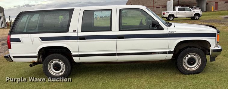 image for item ET4628 1992 GMC Suburban SUV