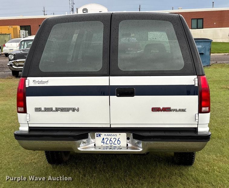 image for item ET4628 1992 GMC Suburban SUV