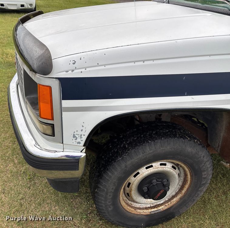 image for item ET4628 1992 GMC Suburban SUV