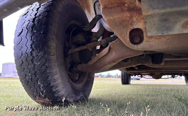 image for item ET4628 1992 GMC Suburban SUV