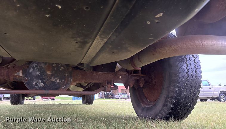 image for item ET4628 1992 GMC Suburban SUV