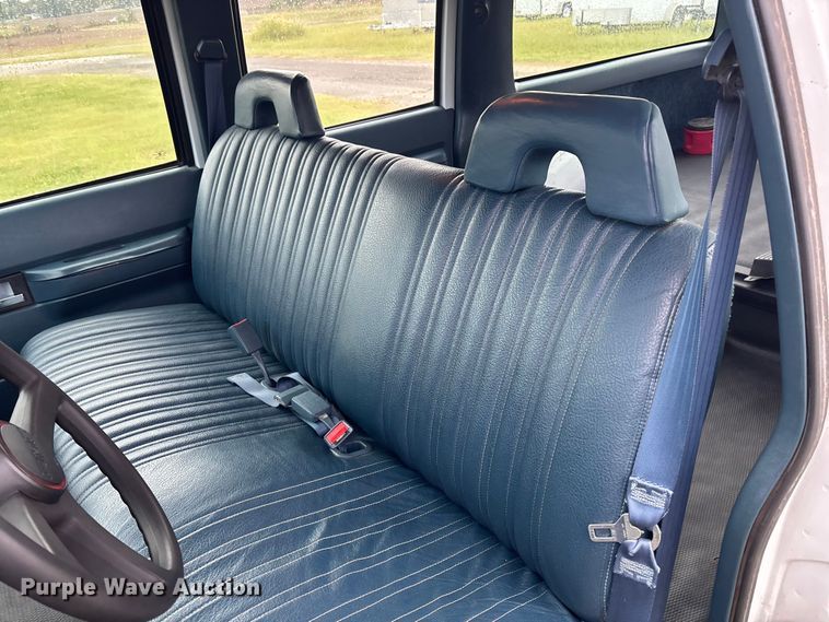 image for item ET4628 1992 GMC Suburban SUV