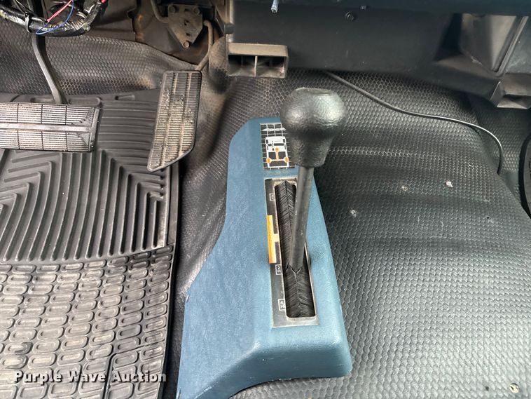 image for item ET4628 1992 GMC Suburban SUV