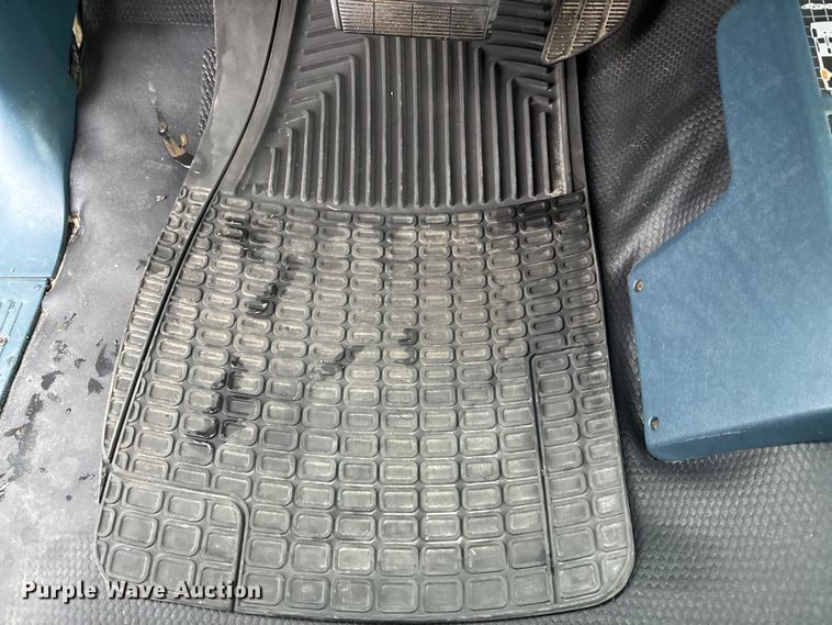 image for item ET4628 1992 GMC Suburban SUV