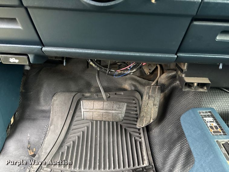 image for item ET4628 1992 GMC Suburban SUV