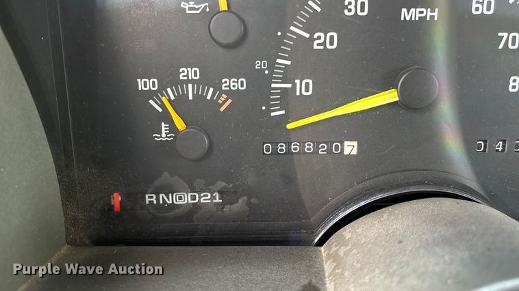 image for item ET4628 1992 GMC Suburban SUV