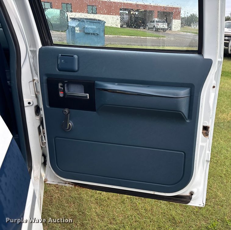 image for item ET4628 1992 GMC Suburban SUV