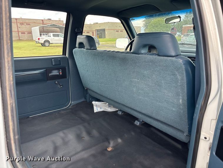 image for item ET4628 1992 GMC Suburban SUV