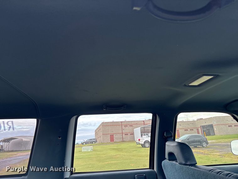 image for item ET4628 1992 GMC Suburban SUV