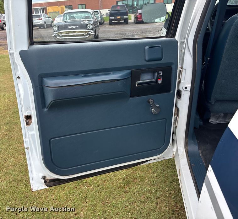 image for item ET4628 1992 GMC Suburban SUV