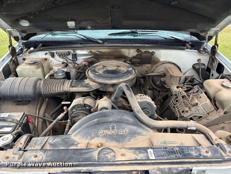 image for item ET4628 1992 GMC Suburban SUV