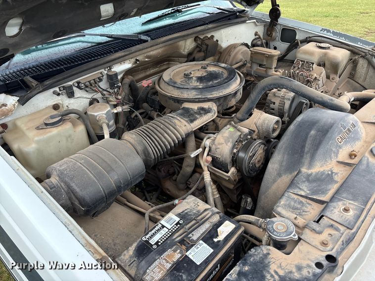 image for item ET4628 1992 GMC Suburban SUV