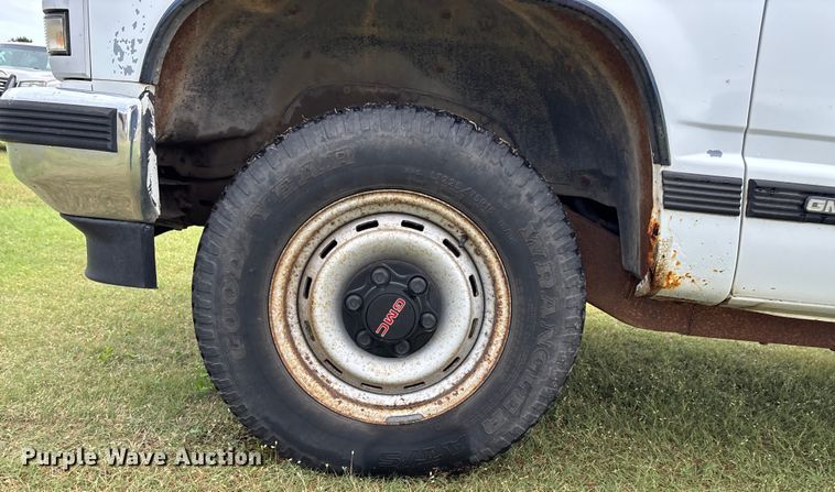 image for item ET4628 1992 GMC Suburban SUV