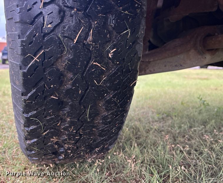 image for item ET4628 1992 GMC Suburban SUV