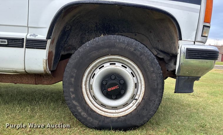 image for item ET4628 1992 GMC Suburban SUV