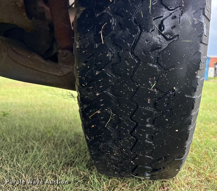 image for item ET4628 1992 GMC Suburban SUV