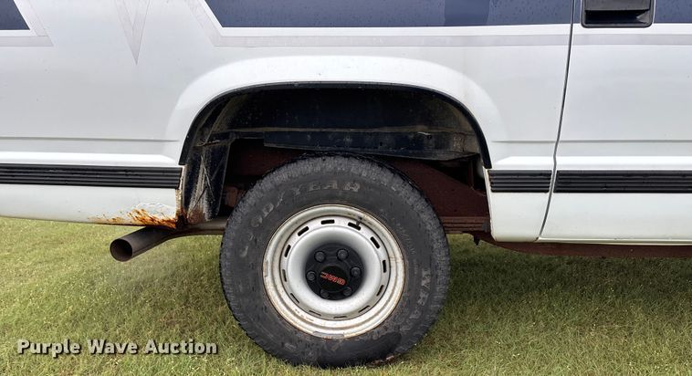 image for item ET4628 1992 GMC Suburban SUV