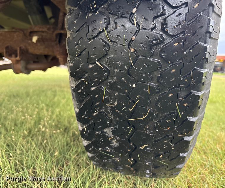 image for item ET4628 1992 GMC Suburban SUV