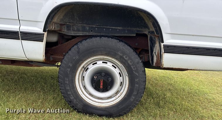 image for item ET4628 1992 GMC Suburban SUV